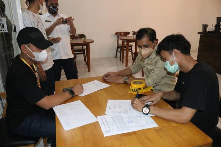 Langgar Prokes, Batas Waktu Operasional, dan Tidak Terdaftar sebagai Wajib Pajak,  Kafe di Jalan Karsa Medan Barat Disegel