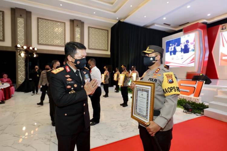 Polda Jatim Gelar Upacara Virtual Pembinaan Tradisi Polri Hari Bhayangkara ke-75