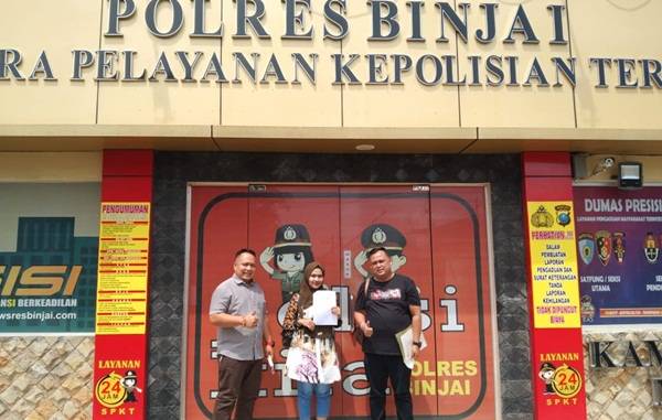 Gara-gara Medsos, Wanita Ini  Adukan Kembarannya ke Polisi