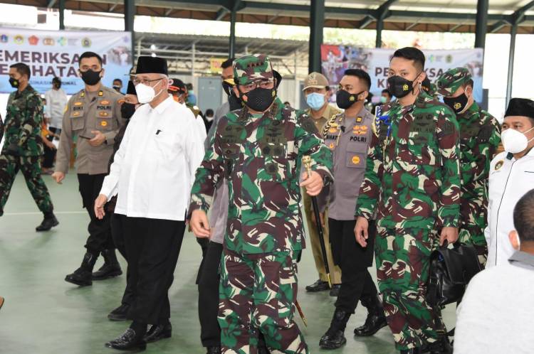 Panglima TNI Tinjau Dua Sentra Vaksinasi di Wilayah Jakarta