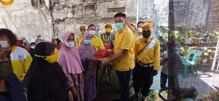 Golkar Sumut Bagi Sembako Kepada Masyarakat Terdampak Covid-19