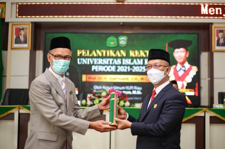 YLPI Riau Lantik Prof Syafrinaldi Menjadi Rektor UIR 2021-2025