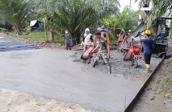 Menuju Rampung, Pengecoran Jalan TMMD Kodim 0204/DS Kian Dikebut