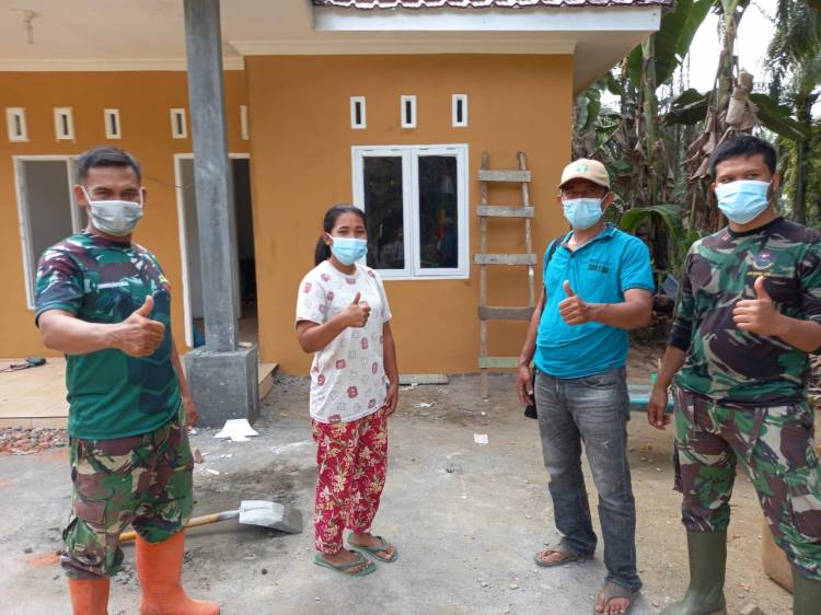 Dengan wajah sumringah,  Dede Anggraini ucapkan terimakasih pada TNI