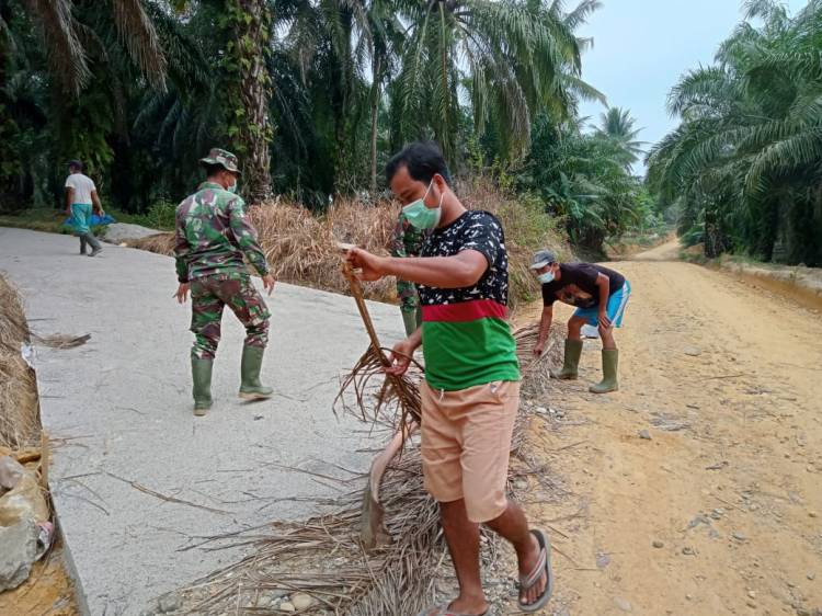 Hari ke-27 kegiatan TMMD, Semenisasi jalan pemakaman Dusun Bukit 5 selesai dibangun