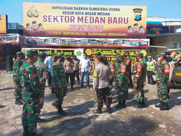 HUT Bhayangkara Ke 75 Danramil 01/MB Beserta Anggota Beri Kejutan ke Kantor Polsek Medan Baru
