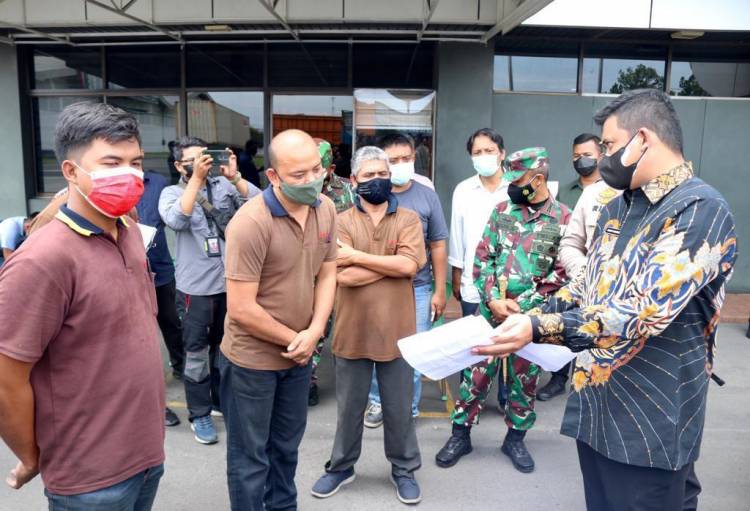 Bobby Nasution Pantau Mobilitas Warga dan Penerapan PPKM Darurat di Pabrik Ban