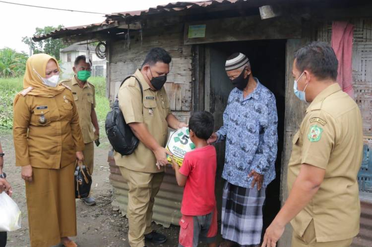 Jajaran Kecamatan Medan Selayang Berikan Bantuan Sembako
