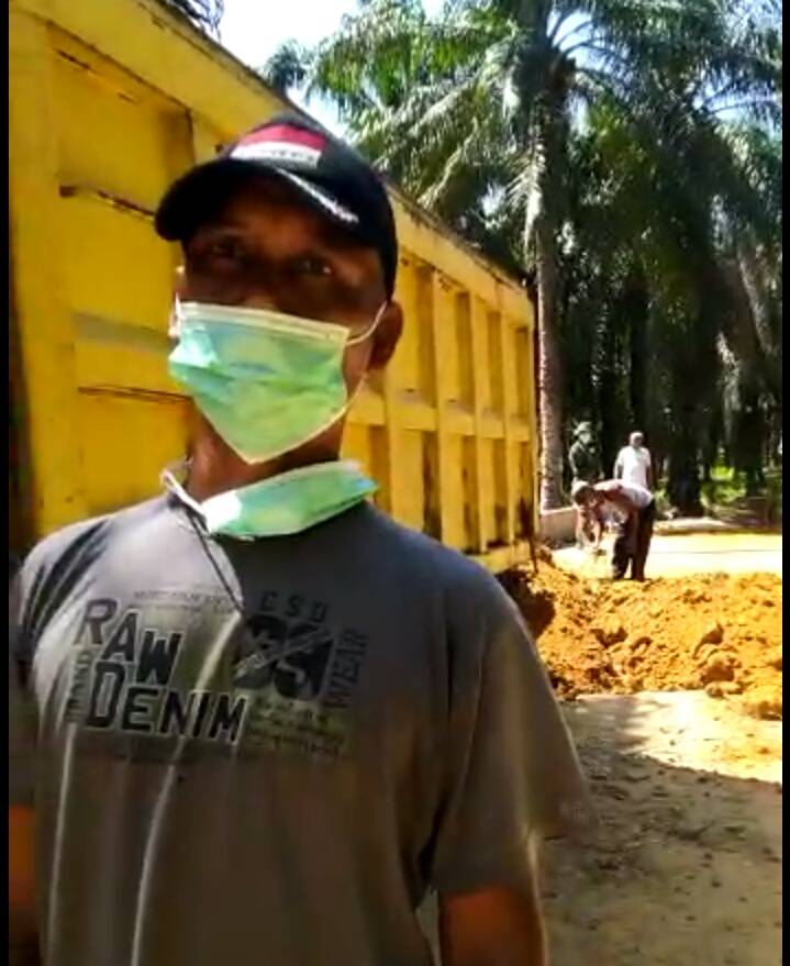 Satgas TMMD ke-111  bangun box culvert, supir truk ucapkan terima kasih.