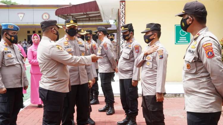 Polres Simalungun Gelar Parade Wall Pelepasan AKBP Agus Waluyo S.I.K, M.H
