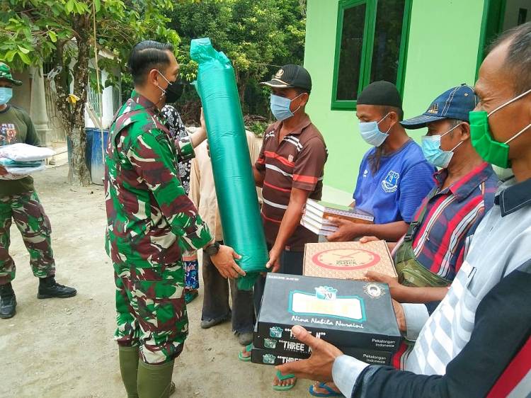 Serahkan Bantuan Kontak TMMD Ke-111, Dansatgas: Ini Wujud Kepedulian TNI kepada Warga Desa