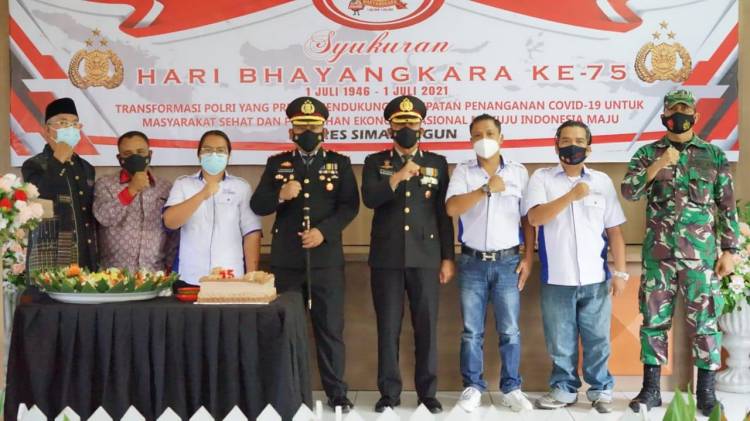 Polres Simalungun Gelar Syukuran HUT Bhayangkara ke 75 Berikan Piagam Penghargaan Kepada Stake Holder dan Komunitas Wartawan di Simalungun