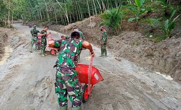 Bakti untuk Negeri, Satgas TMMD 111 Kodim 0204/DS Kerja Tak Kenal Lelah