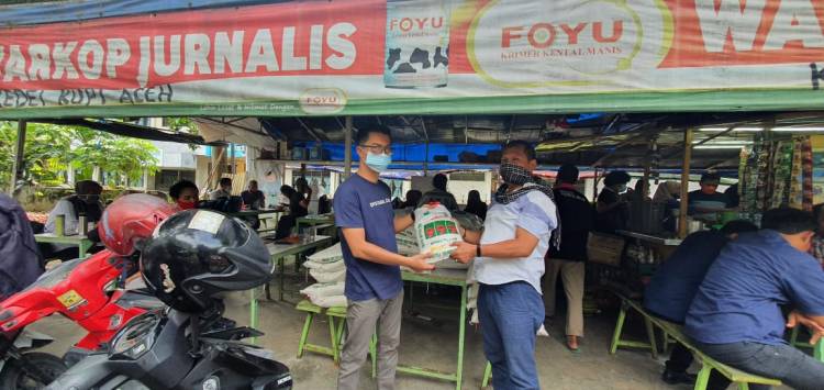 PPKM Darurat di Medan, Kabareskrim Polri Beri Sembako Ke Jurnalis Medan