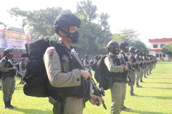 Dansat Brimob Polda Sumut Pimpin Upacara Penutupan Latihan Pra Ops PAM Pilkada