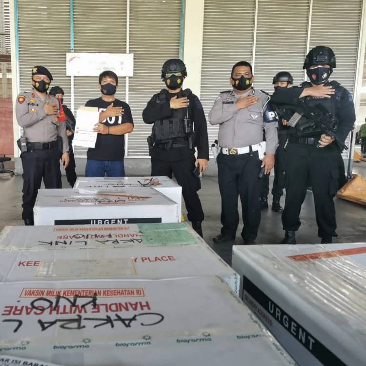 Brimob Polda Sumut Kawal 127.000 Vaksin Sinovac Menuju Dinkes Pemprovsu*