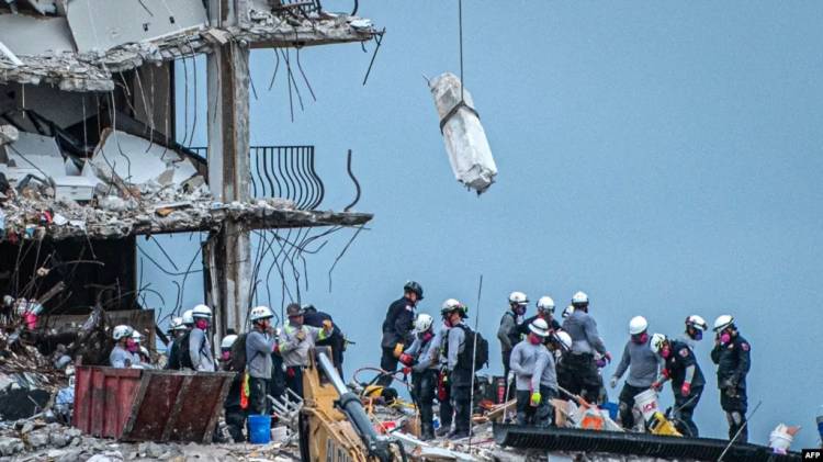 Ratusan Orang Dalam Pencarian Dalam Runtuhan Bangunan, Puluhan Meninggal Dunia