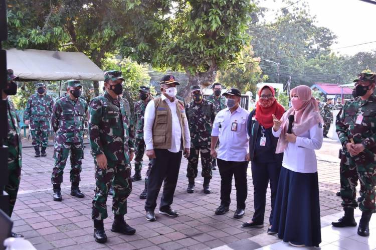 Panglima TNI Cek Penerapan Aplikasi Silacak Dan Inarisk Di Puskesmas Halim Perdanakusuma Jaktim
