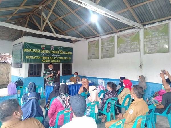 Pasi Intel Kodim 0204/DS dan Danramil 19/BP Bekali Warga Pemahaman Bahaya Radikal dan Teroris