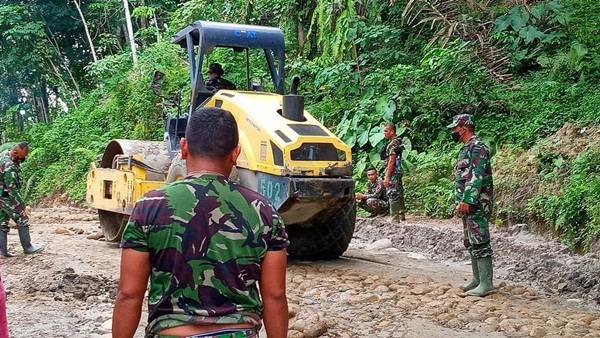 Agar Lebih Maksimal, Satgas Kodim 0204/DS Terus Awasi Pemadatan Ulang Jalan TMMD