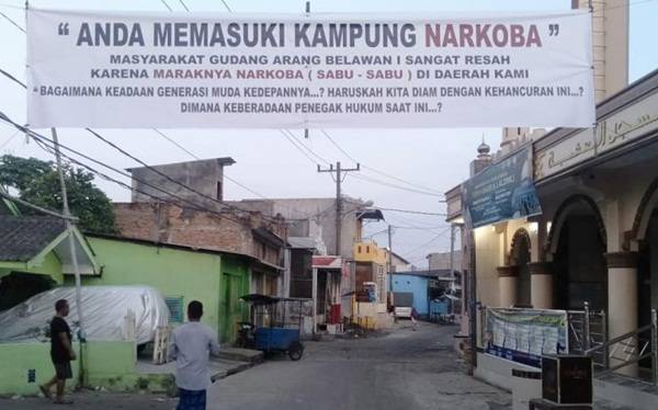 Kesal Maraknya Peredaran Narkoba, Warga Kelurahan Belawan I Pasang Spanduk Ini di Depan Gang