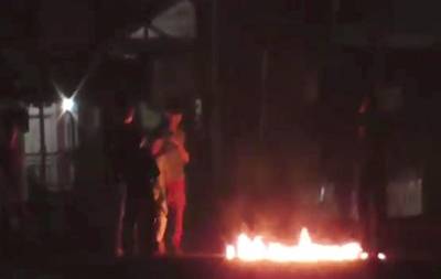 Dua Kubu Saling Lempar Bom Molotov, Saat Lampu Jalan Padam