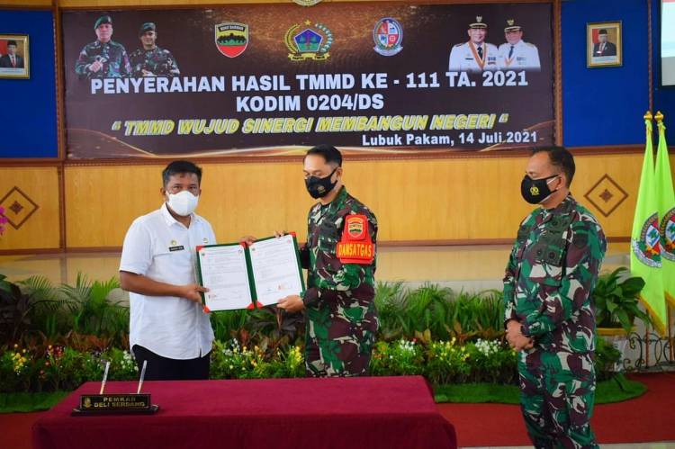 Dandim 0204/DS Serahkan Naskah Kerja Sama Hasil TMMD 111 ke Pemkab Deliserdang
