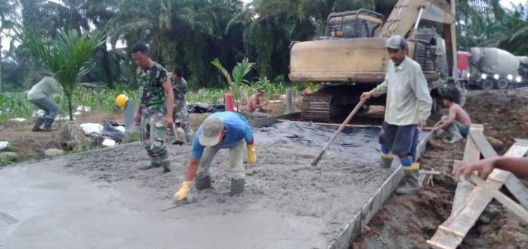 Tanpa Henti, Personel Satgas, Backhoe dan Truk Molen Silih Berganti Melaksanakan Tugas