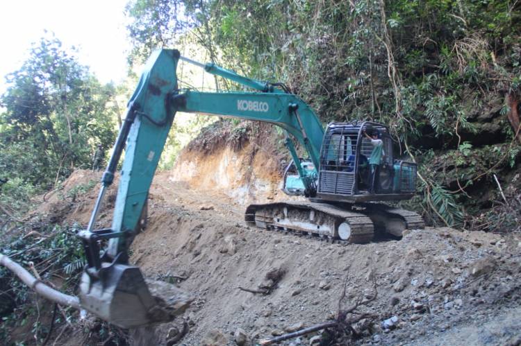 Pembangunan Jalan Progam Terpadu TMMD ke 111 Sudah Mencapai Perut Bukit Sugak