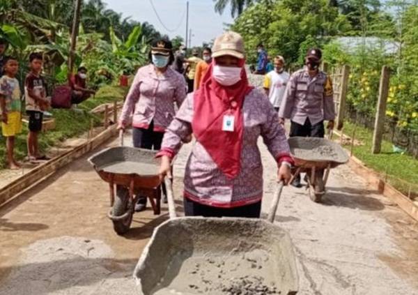 Perkerasan Rabat Beton DD, Nagori Boluk Sepanjang 242 Meter Dikerjakan