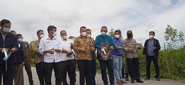 Serah Terima Jalan Hotmix di Bulu Silape, TPL Janji Terbuka Dengan Kritik