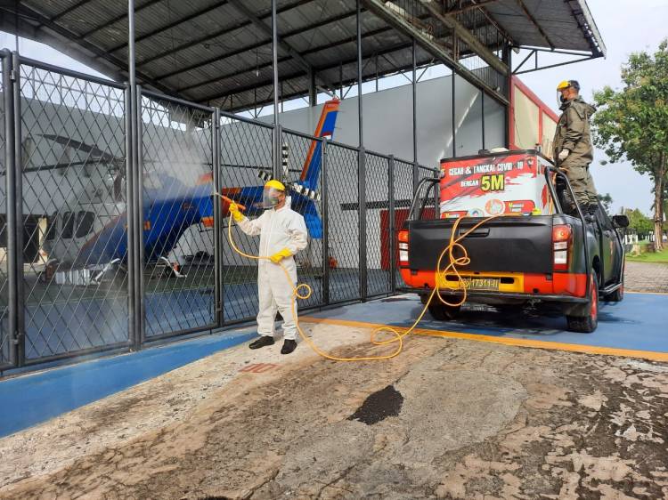 Batalyon A Pelopor Sumut Rutinkan Penyemprotan Disinfektan Sebagai Pencegahan Penyebaran Covid-19