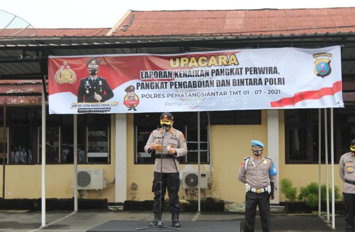 29 Personil Polres Pematangsiantar Peroleh Kenaikan Pangkat
