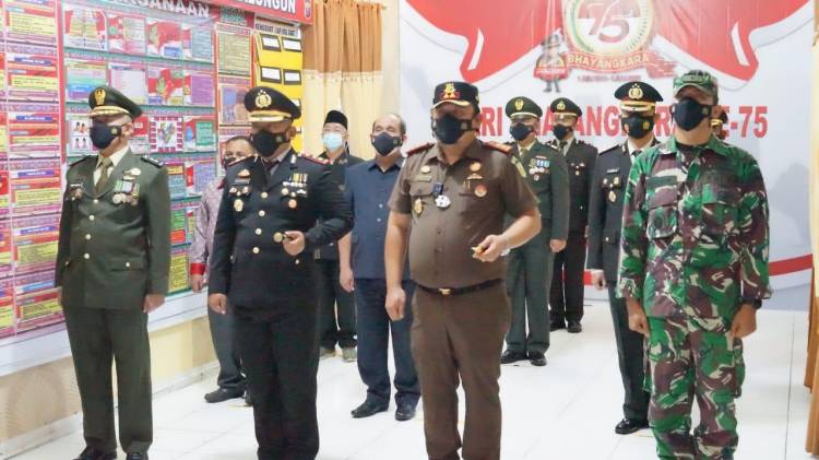 Kapolres Simalungun Bersama Forkopimda Ikuti Upacara HUT Bhayangkara ke 75 Secara Virtual
