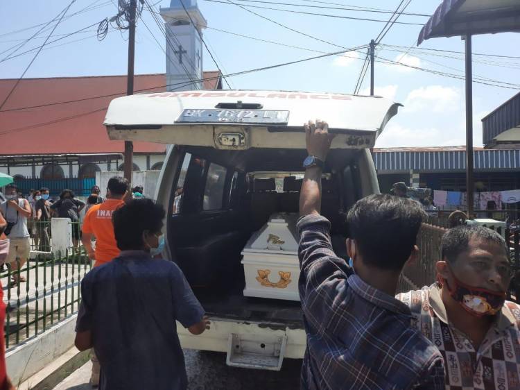 Kapolsek Bangun Dan Anggota Bantu Evakuasi Penemuan Jasad Supir Angkot Membusuk