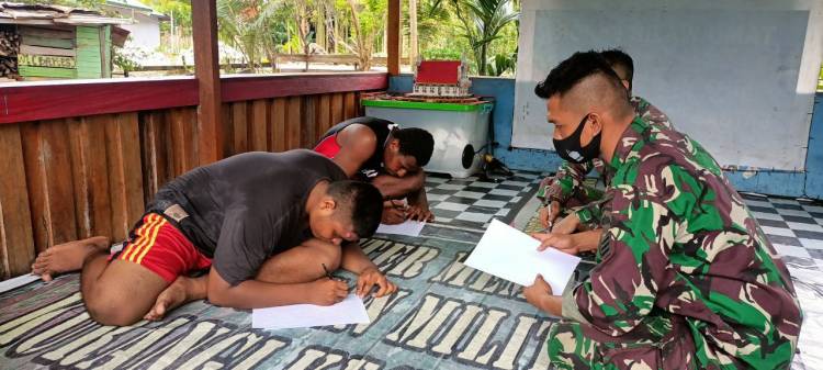Bantu Untuk Wujudkan cita-cita, Satgas Pamtas Yonif 131/Brs Latih Pemuda Papua Untuk Menjadi Prajurit TNI