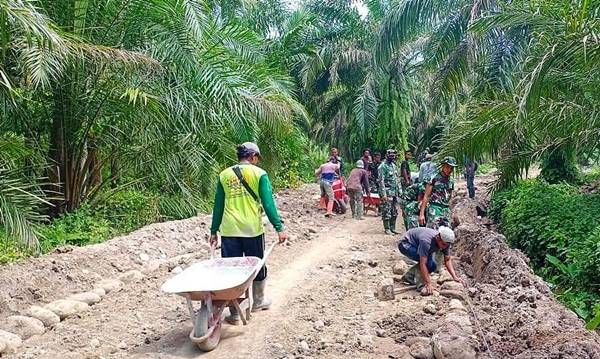 TMMD 111 Kodim 0204/DS Bangkitkan Kembali Semangat Gotong Royong Masyarakat yang Nyaris Pudar
