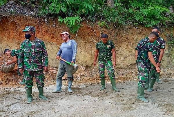 Selalu Ceria, Kiat Satgas TMMD Kodim 0204/DS Atasi Rasa Penat Bekerja