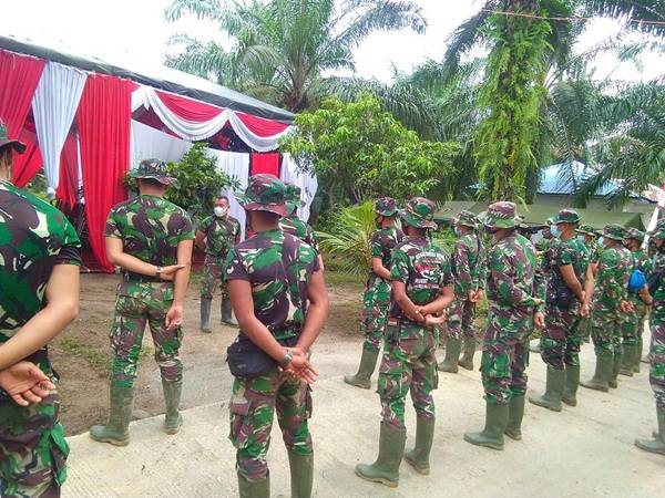 Ajak Warga Patuhi PPKM Mikro, Arahan Apel Pagi Satgas TMMD 111 Kodim 0204/DS