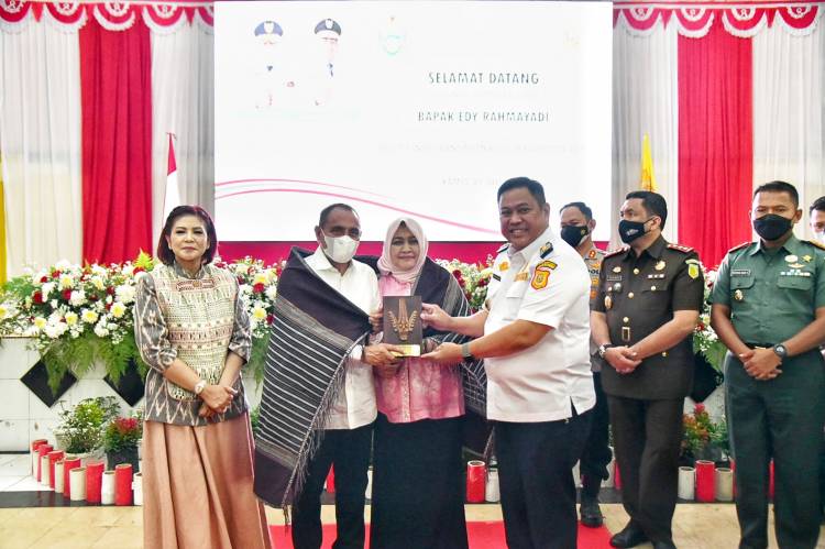 Edy Rahmayadi Bawa Investor untuk Bangun Pabrik Minyak Serai Wangi di Dairi