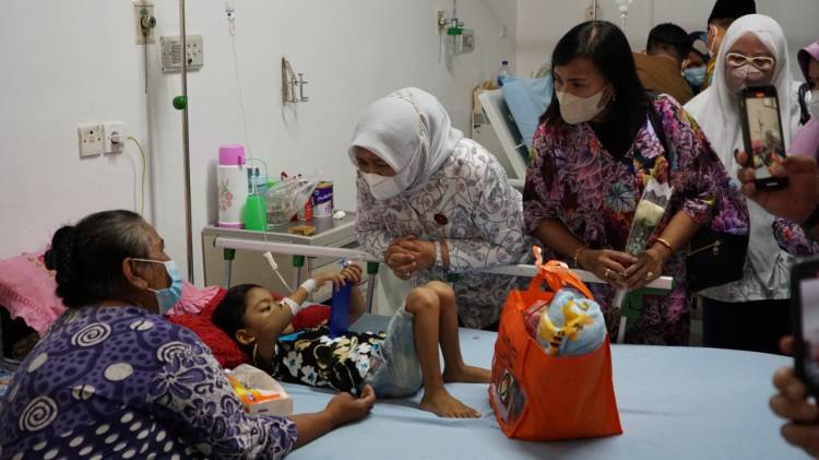 Istri Gubernur Sumut Kunjungi Pasien Kanker Anak di RSUP HAM