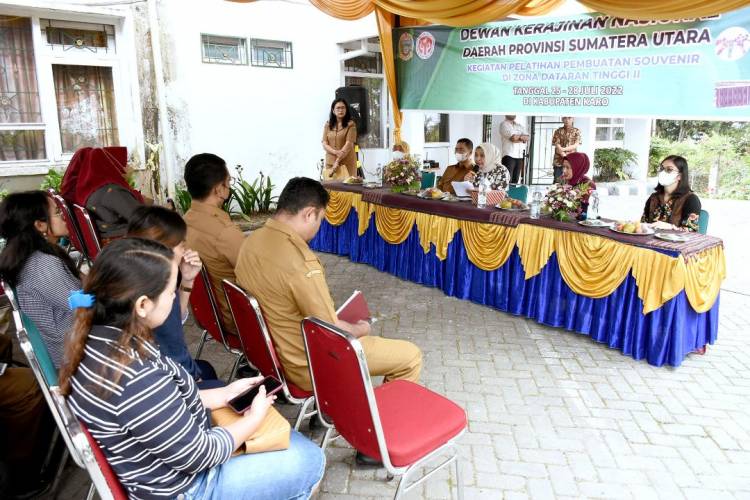 Dekranasda Sumut Gelar Pelatihan Pembuatan Suvenir