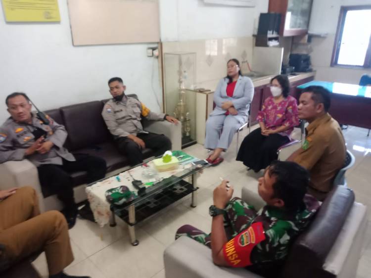 Polsek Medan Baru Bersama Tiga Pilar Kelurahan Sei Sikambing-D  Binluh ke Sekolah SMK Immanuel Medan