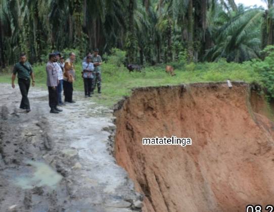Akibat Longsor Akses Jalan Di Kecamatan Bandar Pasir Mandoge Aktivitas Masyarakat Terganggu