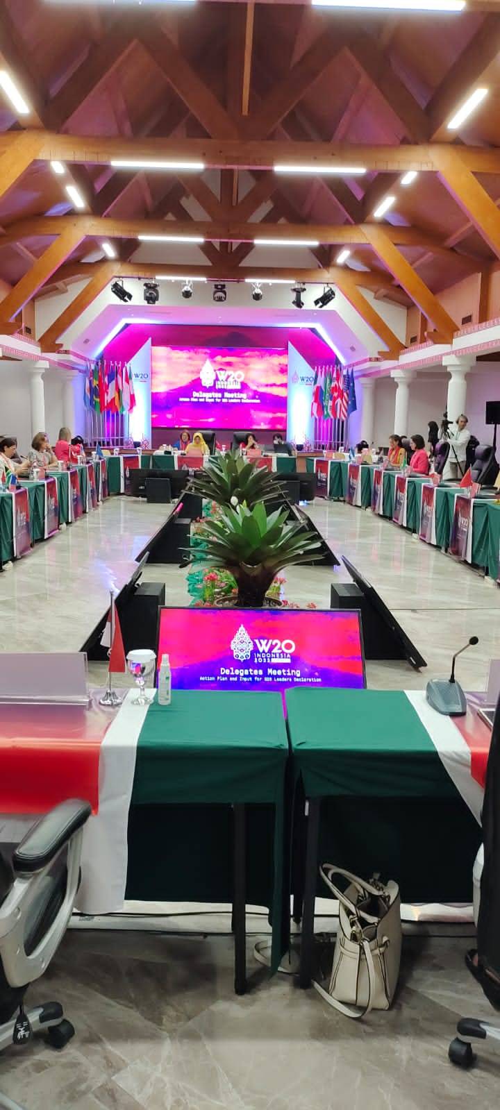 Polda Sumut Lakukan Pengamanan Acara W20 di Hotel Niagara