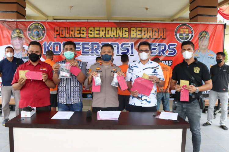 6 Orang Pengedar Narkoba Dengan Barang Bukti Ratusan Pil Ekstasi Dan Sabu Di Ringkus Polres Sergai
