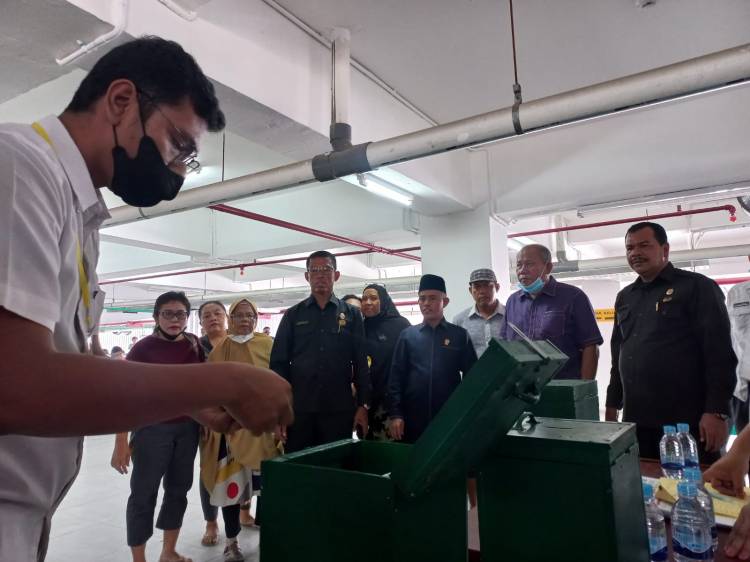 Komisi III DPRD Medan Saksikan Pengundian Kios di Pasar Aksara