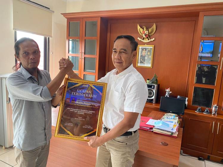 JMSI Serahkan Plakat Penghargaan untuk Polda Kepri