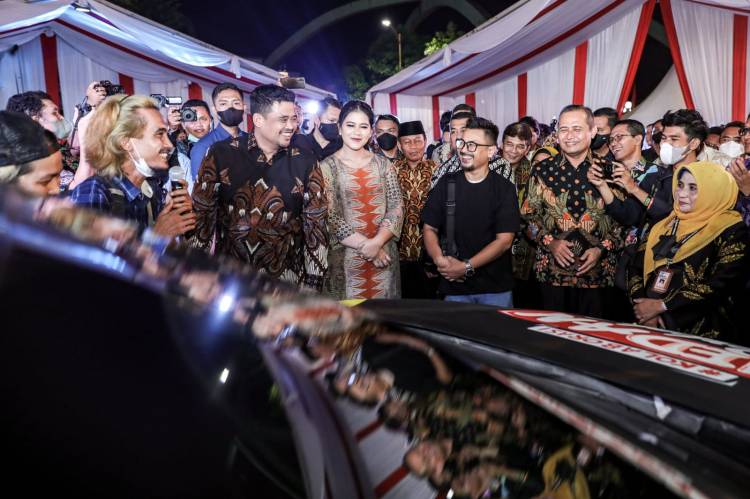 Lukisan Wajah-wajah Wali Kota Terjual Rp125 Dalam Lelang di Malam Temu Ramah Raker Komwil I Apeksi di Medan