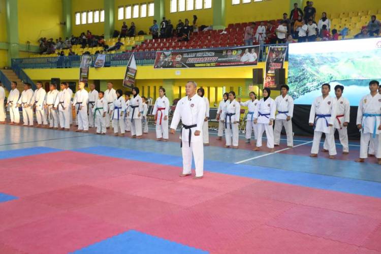 Dansat Brimob Polda Sumut Tutup Kejurda Karate INKANAS Sumut Kapoldasu Cup 2022